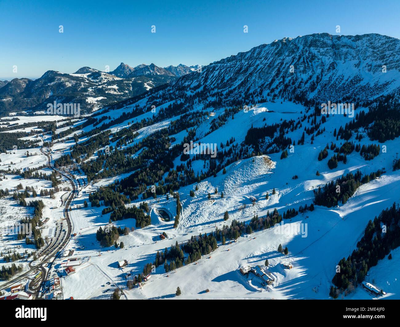 Germania, Baviera, Oberjoch, paesaggio innevato delle Alpi di Allgau Foto Stock
