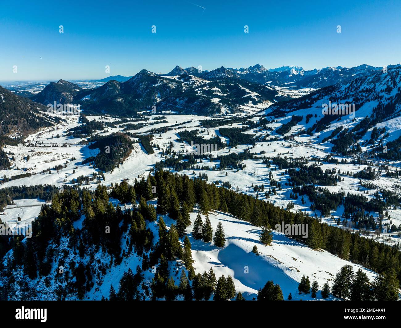 Germania, Baviera, Oberjoch, paesaggio innevato delle Alpi di Allgau Foto Stock