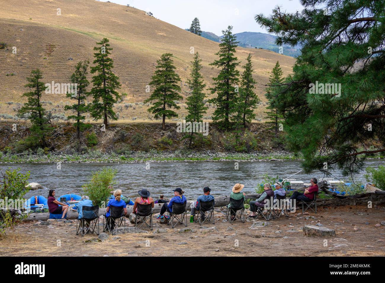 Campeggio sul Medio forcella Salmon River in Idaho con lontane avventure. Foto Stock