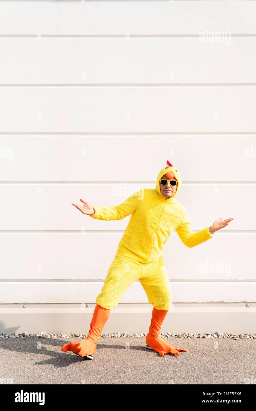 Costume da pollo immagini e fotografie stock ad alta risoluzione - Alamy