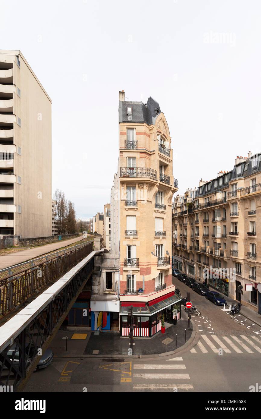 Francia, Ile-de-France, Parigi, strade che circondano gli edifici di appartamenti Foto Stock