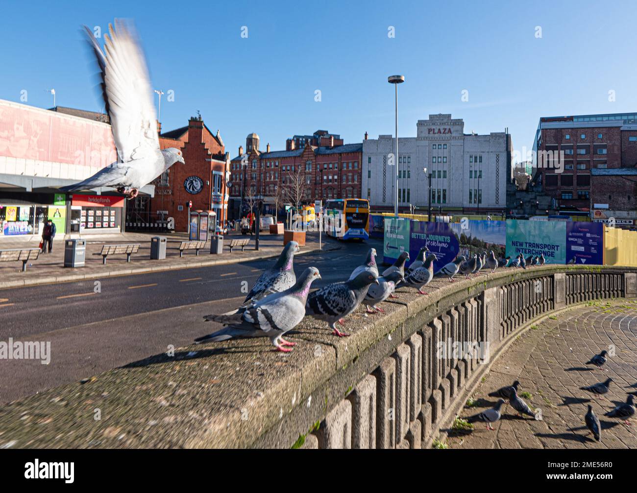 Stockport Plaza cinema e teatro. Art Deco restaurato e riaperto. Stockport centro città articolo di viaggio. Stockport era una volta sede dell'industria di fabbricazione del cappello di UKS ed ha un museo dedicato a hats.Picture accreditamento garyroberts/worldwidefeatures.com Foto Stock
