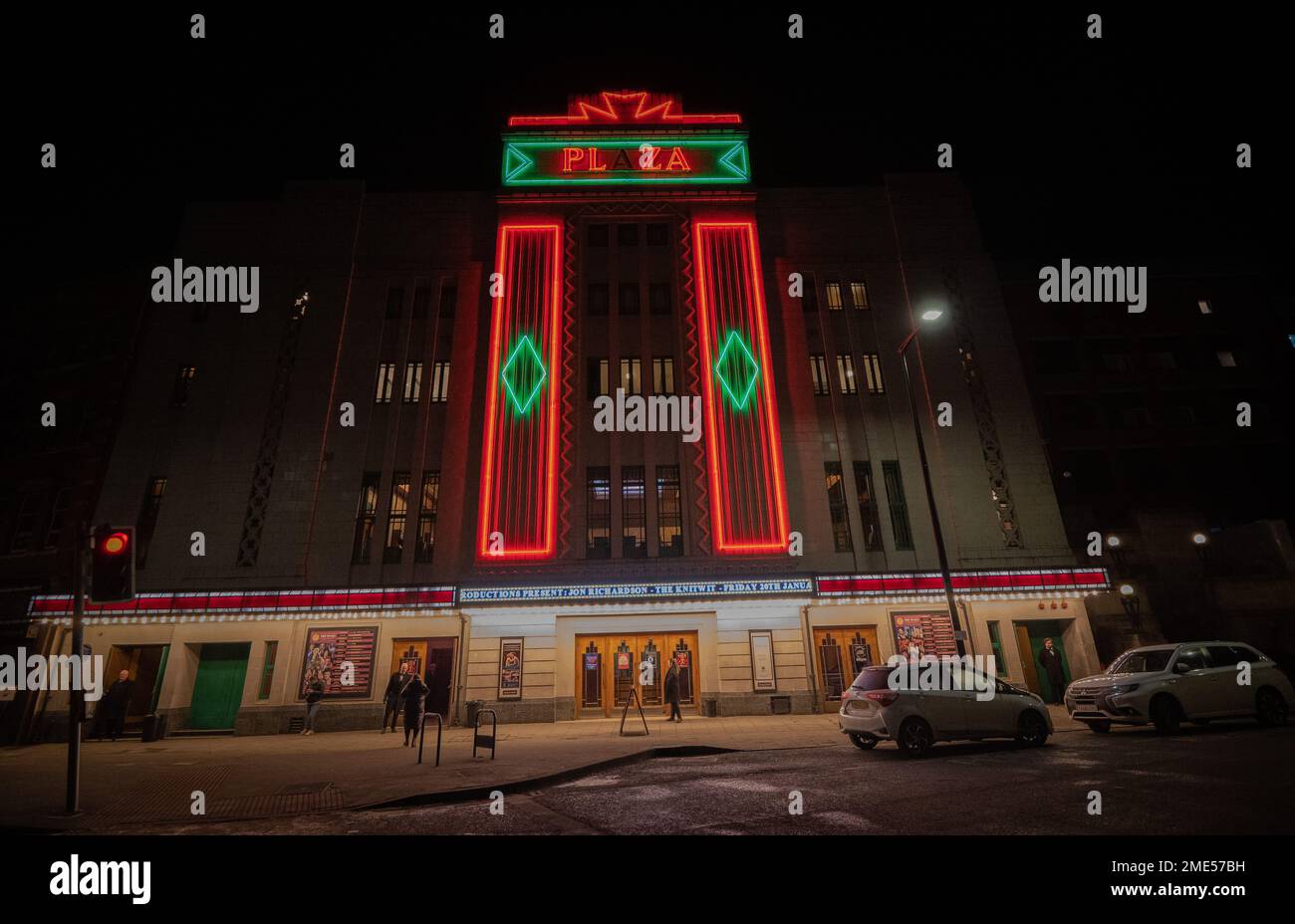 Stockport Plaza cinema e teatro costruito nel 1932. Art Deco restaurato e riaperto. Il gruppo locale Blossoms suonato there.General manager TED DOAN. Stockport centro città articolo di viaggio. Stockport era una volta sede dell'industria di fabbricazione del cappello di UKS ed ha un museo dedicato a hats.Picture accreditamento garyroberts/worldwidefeatures.com Foto Stock