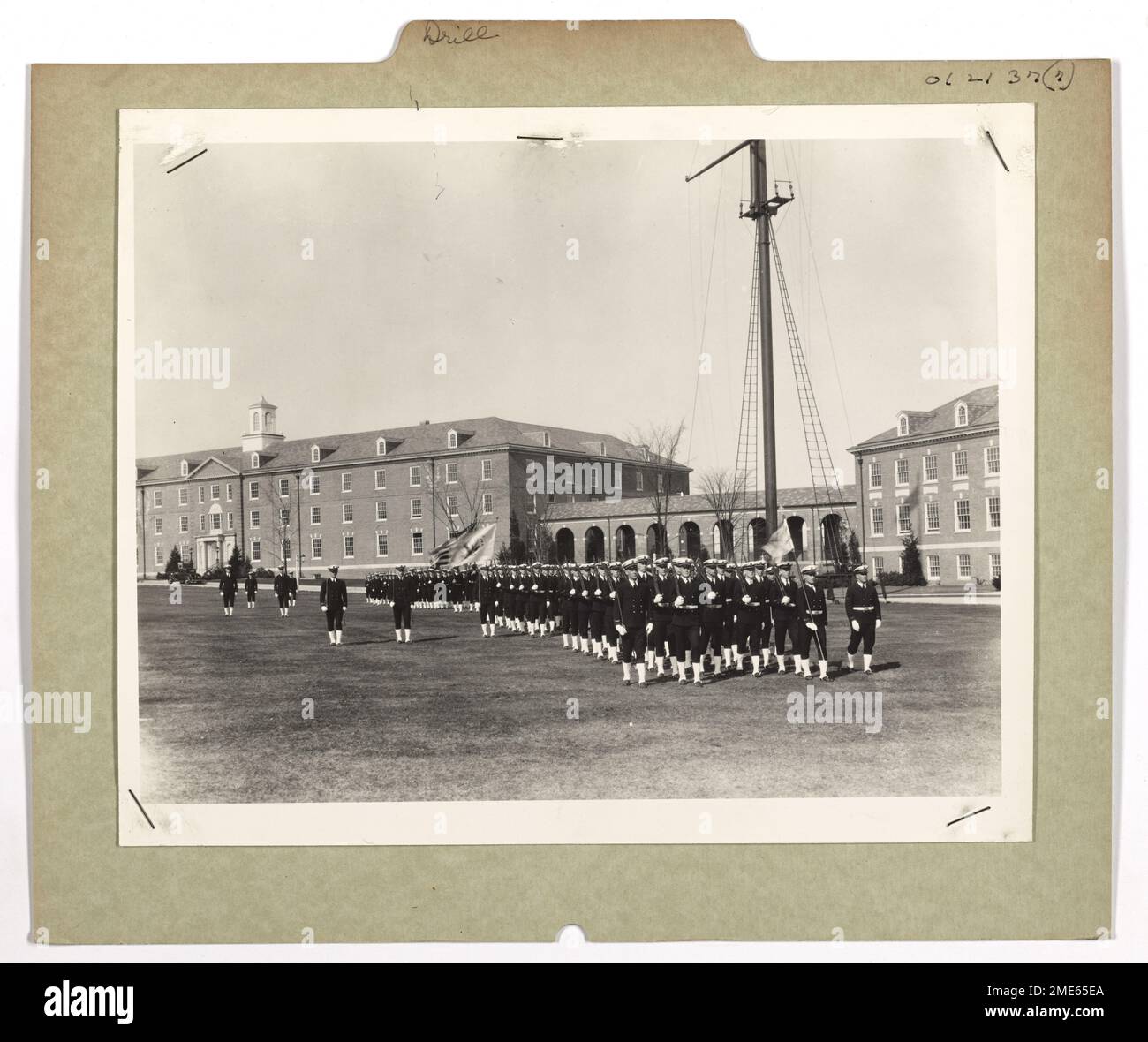 Questa immagine cattura un'esercitazione, incentrata sulle procedure di preparazione e addestramento condotte dal personale militare. Trapani come questi sono fondamentali per garantire la prontezza delle forze in caso di emergenze o operazioni. Foto Stock