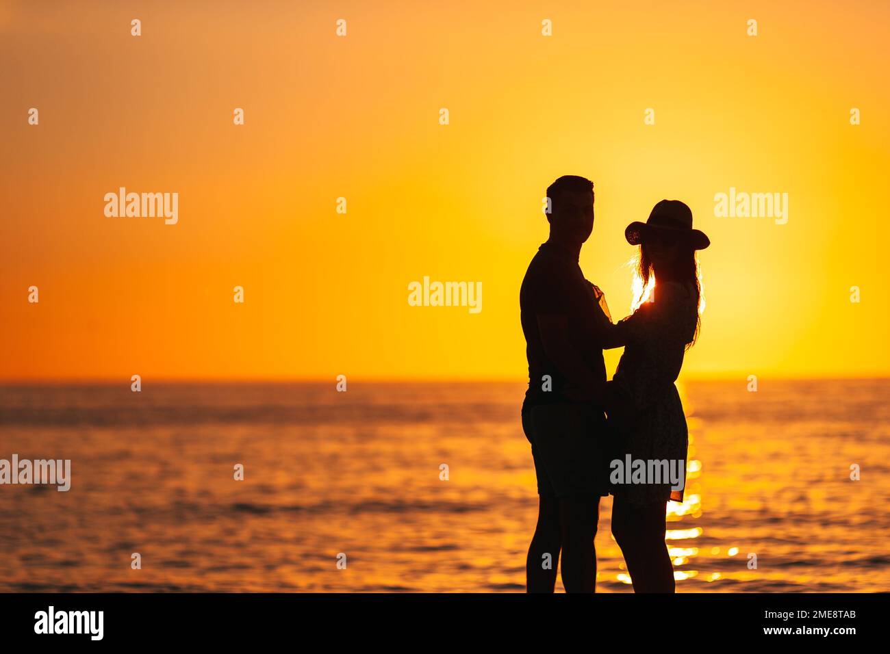 Coppia romantica sulla spiaggia Foto Stock