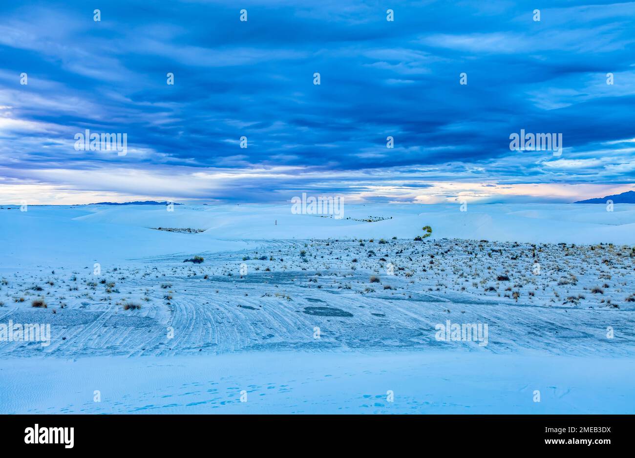 Dune di sabbia bianca al White Sand National Park, Alamogordo, New Mexico, Stati Uniti, Nord America, all'alba Foto Stock