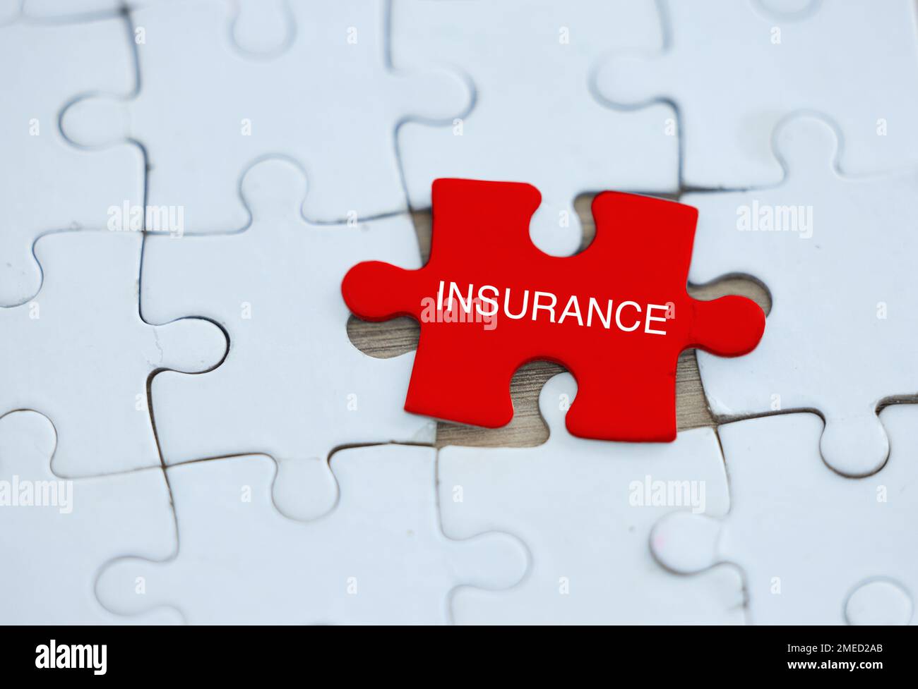 Assicurazione, puzzle e sicurezza per la sicurezza, l'assistenza sanitaria e la perdita di copertura della vita, il ridimensionamento e la crisi finanziaria. Protezione, business plan e. Foto Stock