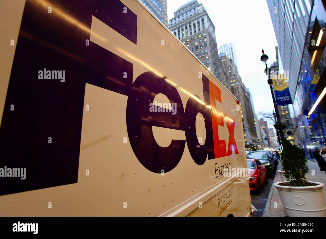 Camion consegna FedEx a New York Foto Stock