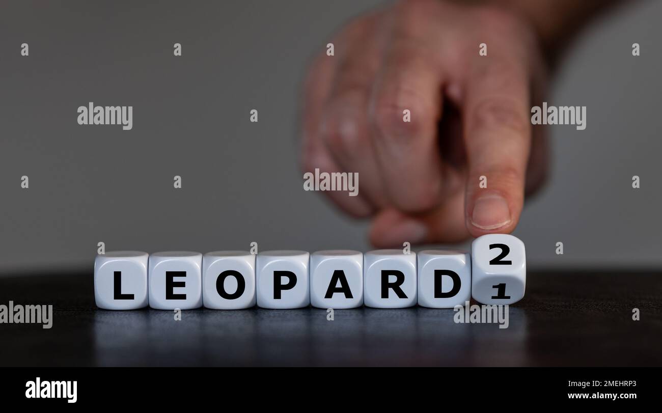 I dadi formano l'espressione 'Leopard 1' e 'Leopard 2'. Simbolo di un carro armato tedesco. Foto Stock