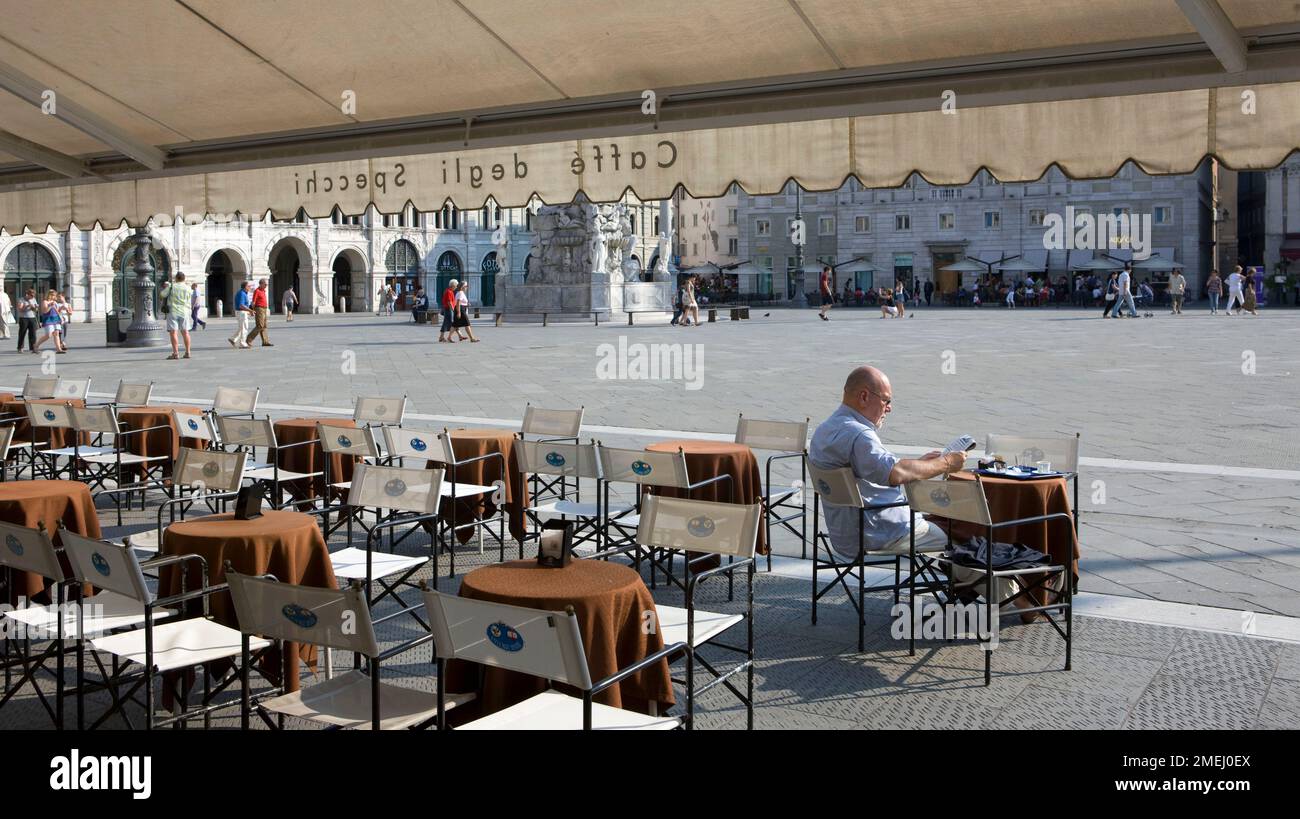 Caffè degli Specchi in Piazza dell'unità d'Italia, a Trieste Foto Stock