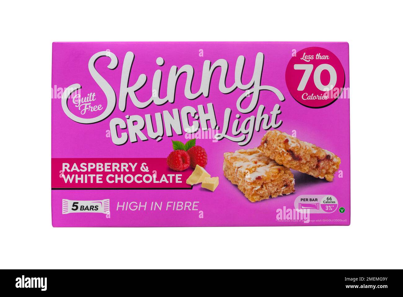 Scatola di barre di cereali Skinny Crunch Light Raspberry & White Chocolate alte in fibra meno di 70 calorie isolate su sfondo bianco Foto Stock