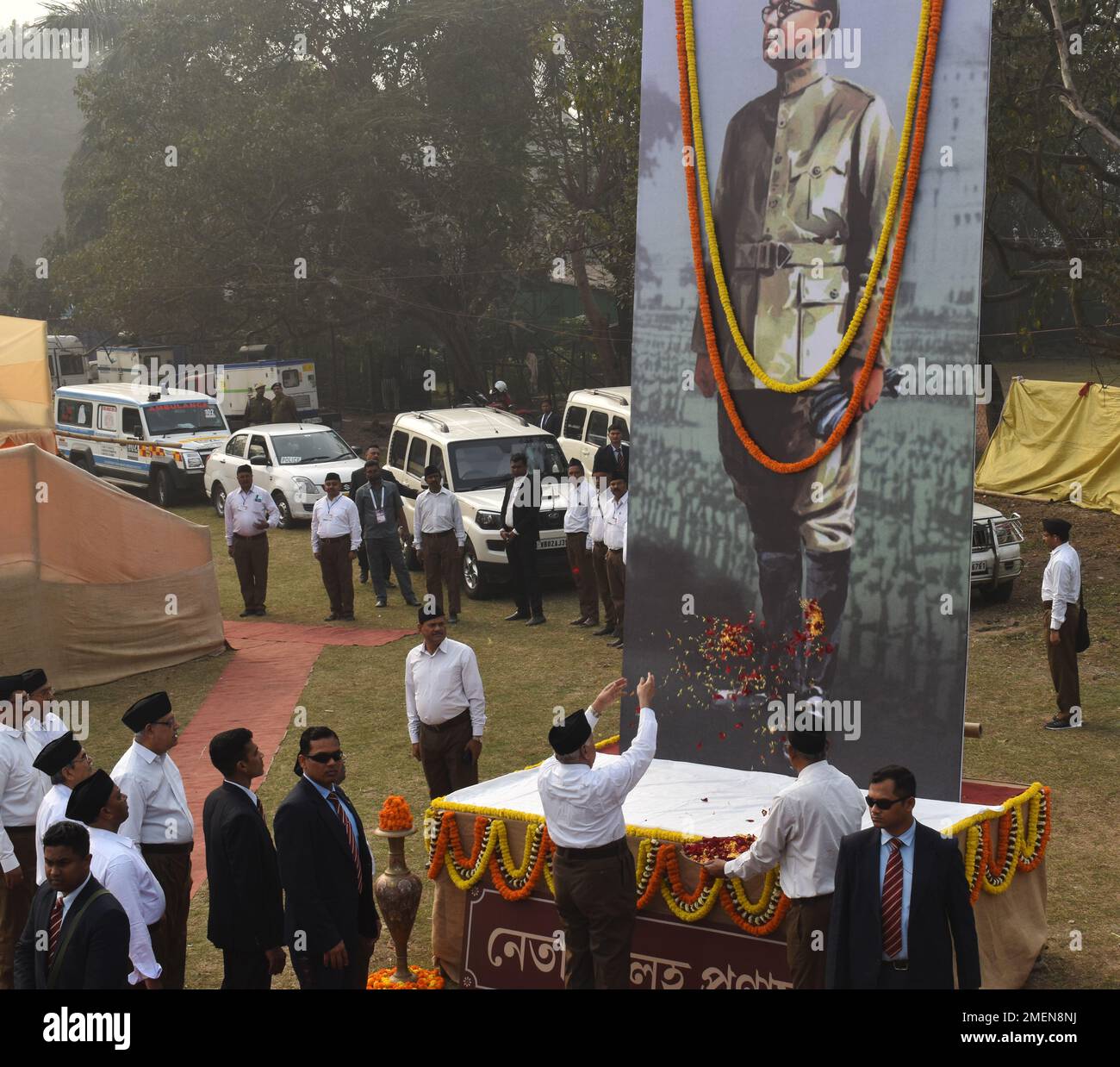 Kolkata, Bengala Occidentale, India. 24th Jan, 2023. L'organizzazione nazionalista indù Rashtriya Swayamsevak Sangh (RSS) ha organizzato un raduno per celebrare il 126th° anniversario di nascita di Netaji Subhash Chandra Bose a Kolkata. RSS Capo Mohan Bhagwat era presente lì. (Credit Image: © Sayantan Chakraborty/Pacific Press via ZUMA Press Wire) SOLO PER USO EDITORIALE! Non per USO commerciale! Foto Stock