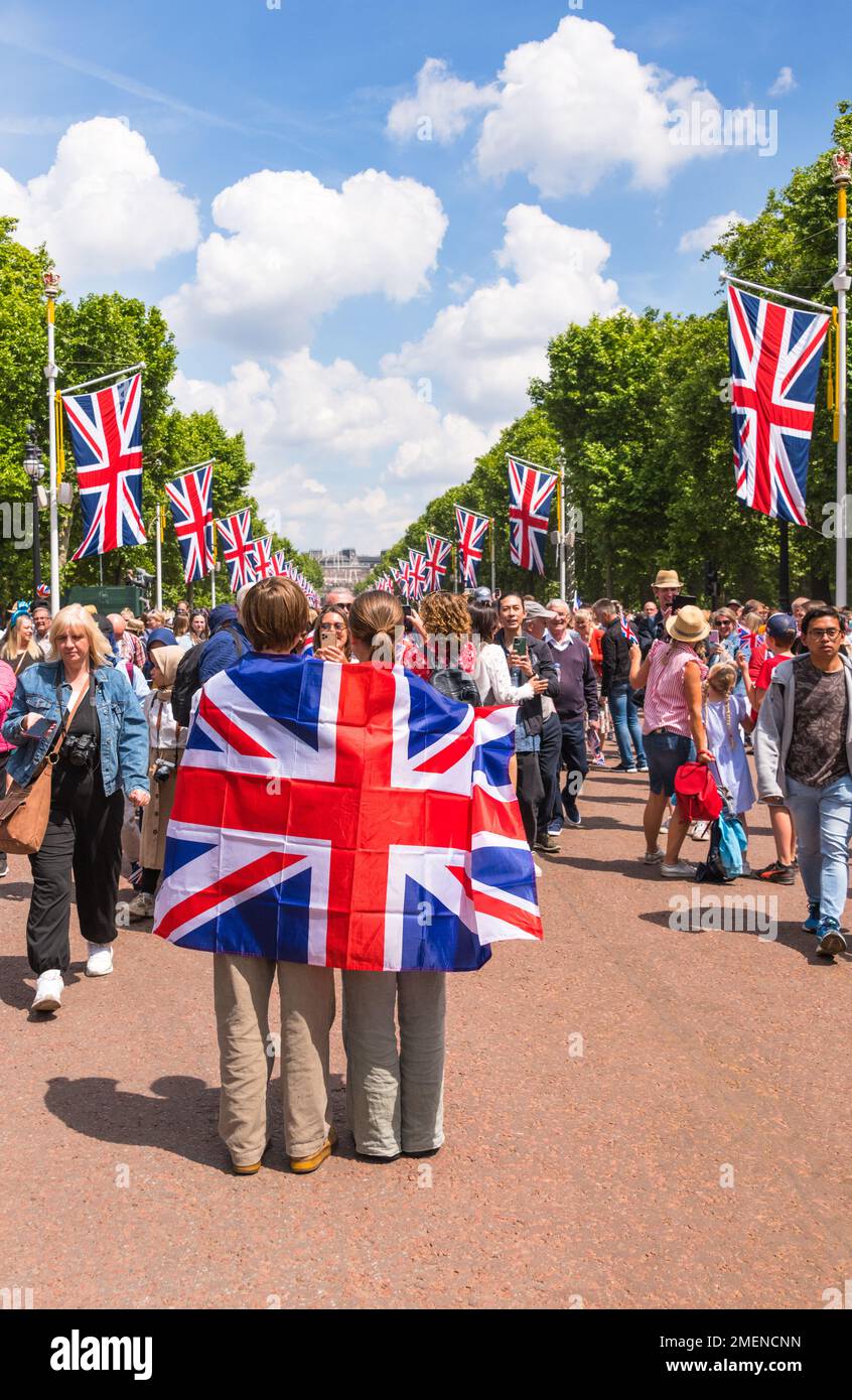 Festeggiamenti per il colore, che segnano il compleanno ufficiale della Regina e il suo Giubileo di 70 anni, Londra, Inghilterra Foto Stock