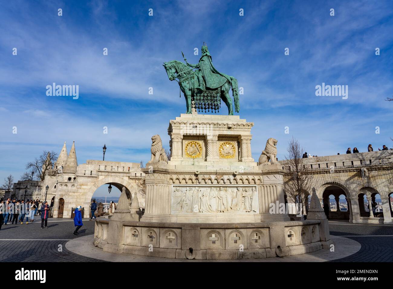 Budapest, Ungheria - 01.23.2023: statua di szent Istvan Santo Stefano nel bastione dei pescatori a Budapest Ungheria . Foto Stock