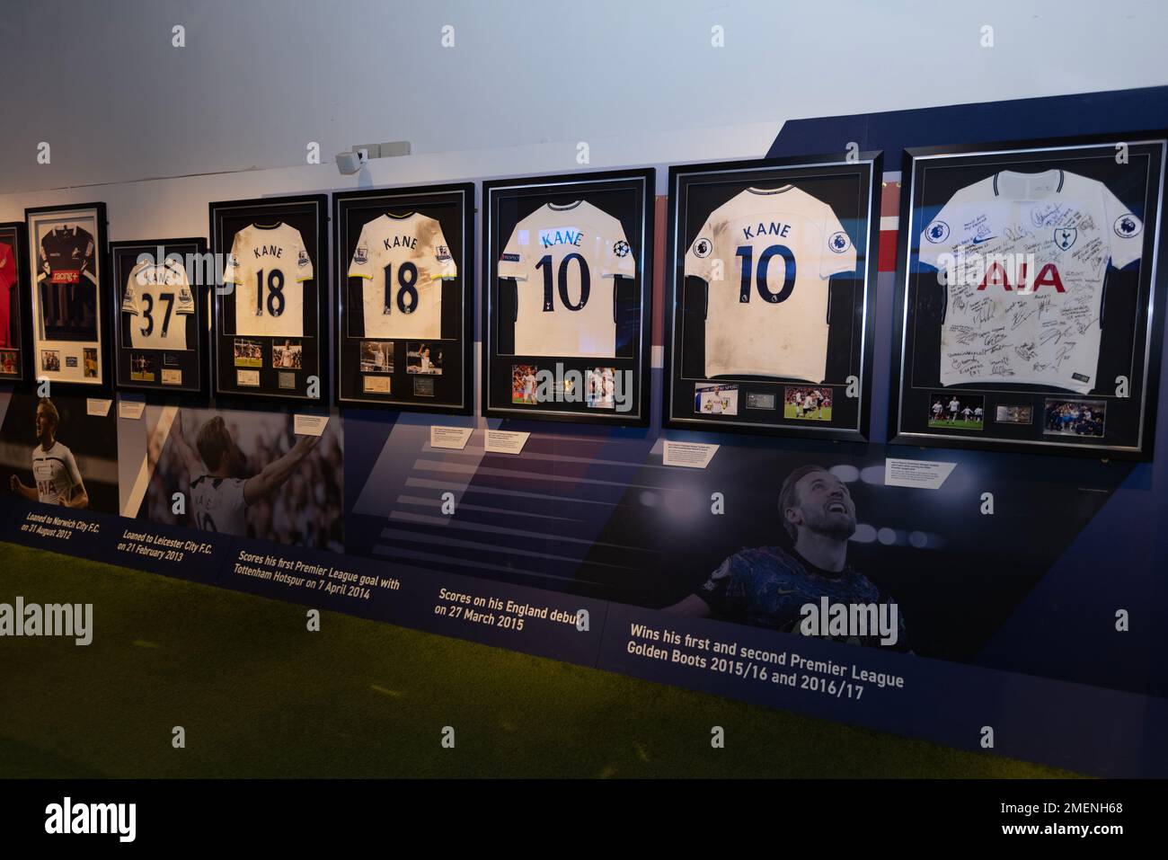 Harry Kane: I Want to Play Football mostra, Museo di Londra, Barbican, Londra, Inghilterra, Regno Unito Foto Stock