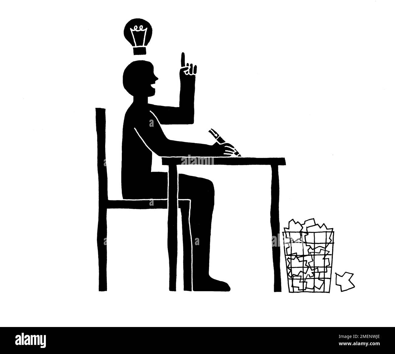 Immagine in bianco e nero di un uomo seduto alla scrivania che cerca di pensare alle idee Foto Stock