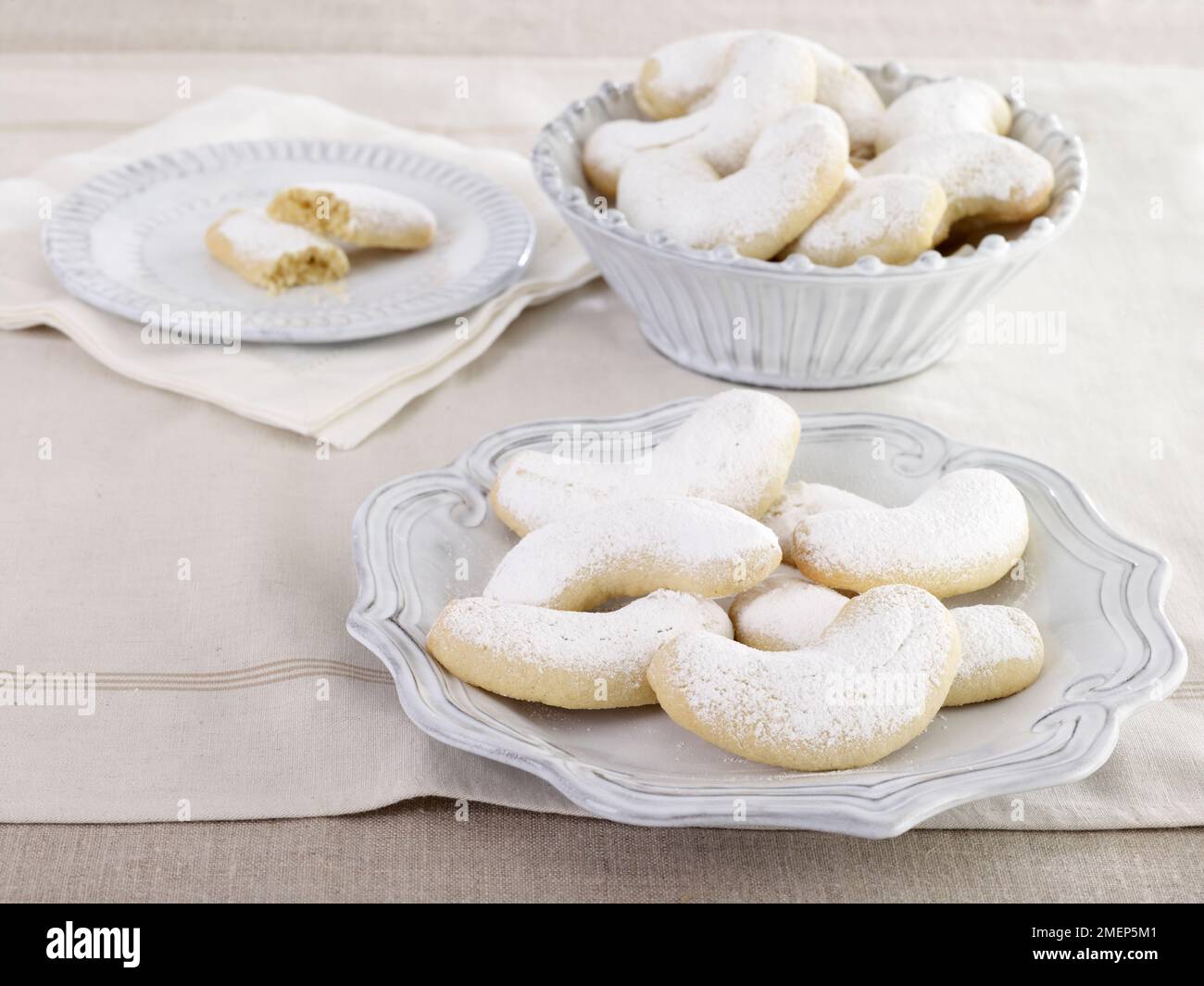 Vanillekipferl, a forma di mezzaluna, biscotti tedeschi alla vaniglia Foto Stock