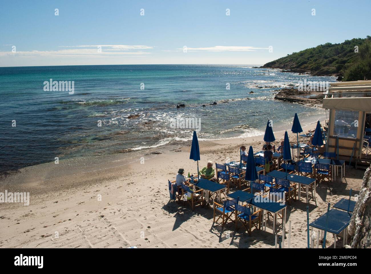 Francia, Var, Saint Tropez (Saint-Tropez), Plage des Salins, bar sulla spiaggia - caffetteria Foto Stock