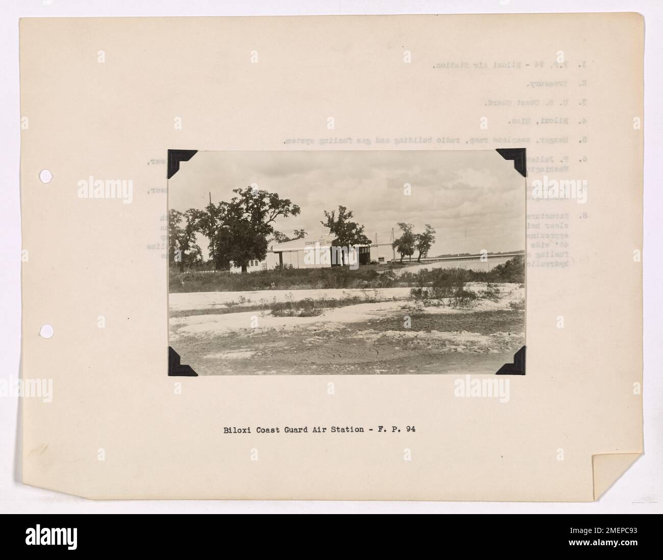 Vista della stazione aerea della Guardia Costiera di Biloxi, situata a Biloxi, Mississippi. La stazione aerea svolge un ruolo chiave nelle operazioni della Guardia Costiera lungo la Costa del Golfo, concentrandosi sulla sorveglianza aerea, la ricerca e il salvataggio e l'applicazione della legge marittima. Foto Stock