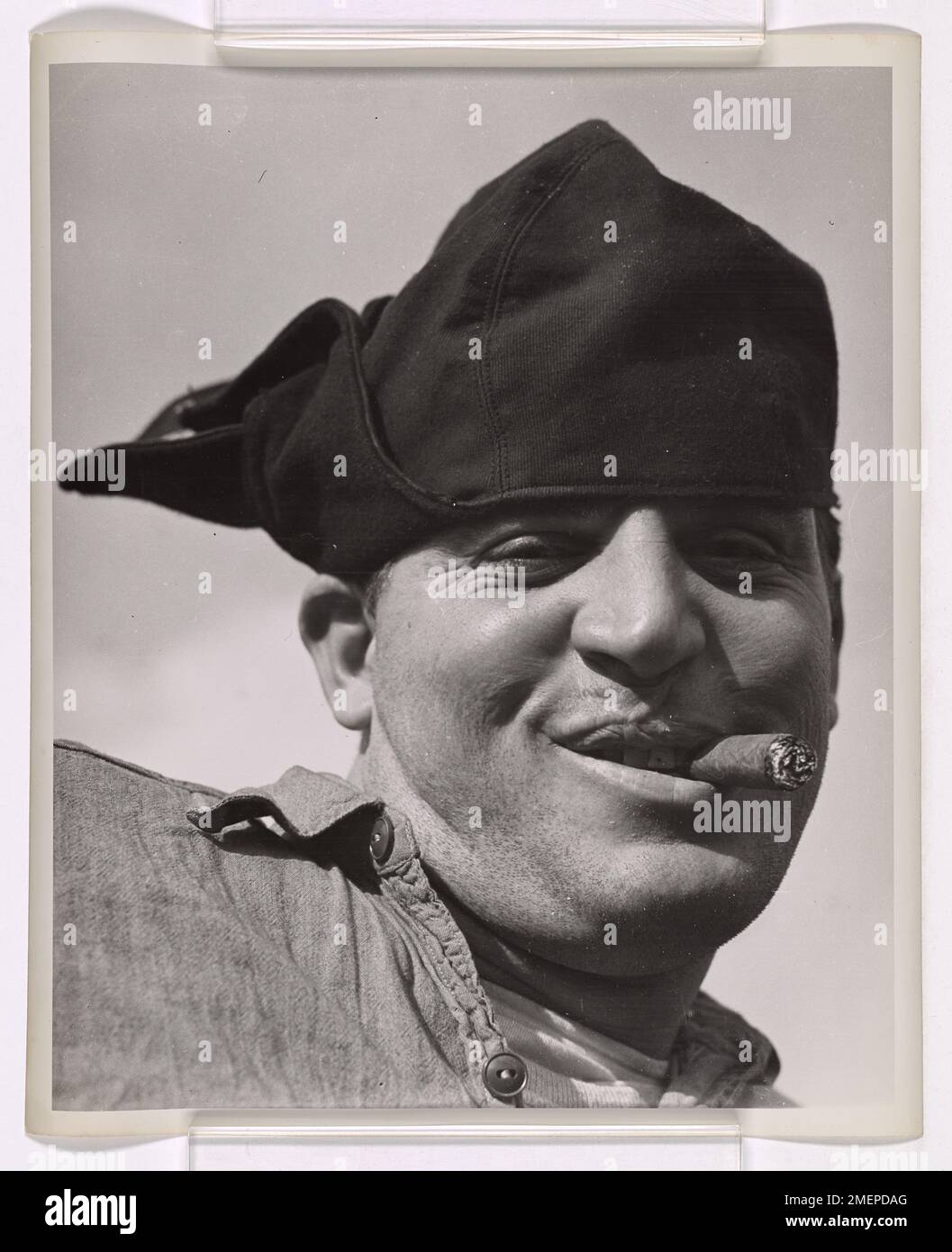 Norman J. Yankovich, guardiano della costa, è raffigurato in una popolare posa di puntini in tempo di guerra, diventando un simbolo del morale bellico e dello spirito combattivo americano durante la seconda guerra mondiale Foto Stock