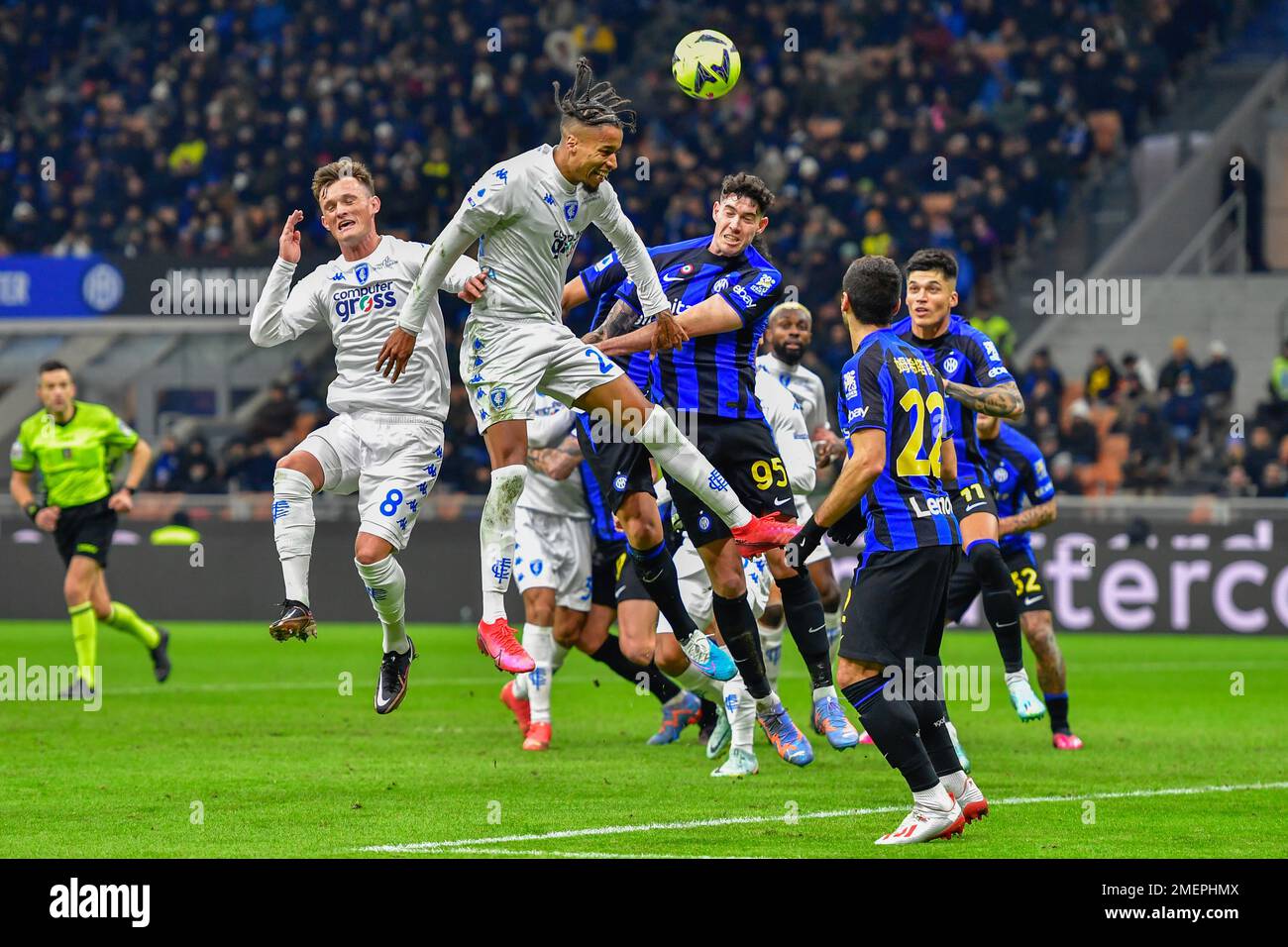 Milano, Italia. 23rd Jan, 2023. Tyronne Ebuehi (24) di Empoli visto in Serie Un match tra Inter ed Empoli a Giuseppe Meazza a Milano. (Photo Credit: Gonzales Photo/Alamy Live News Foto Stock