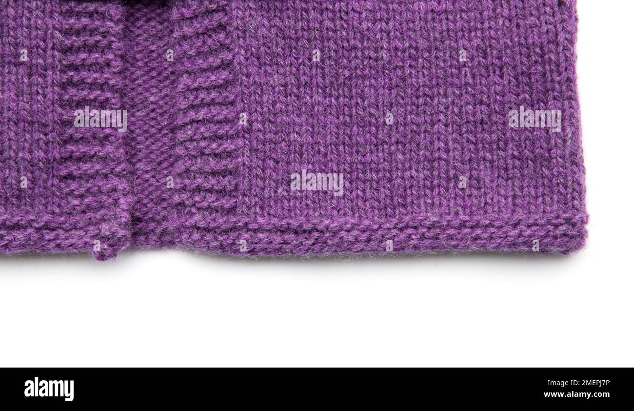 Cardigan in puro cashmere violetta rowan del bambino, primo piano Foto Stock