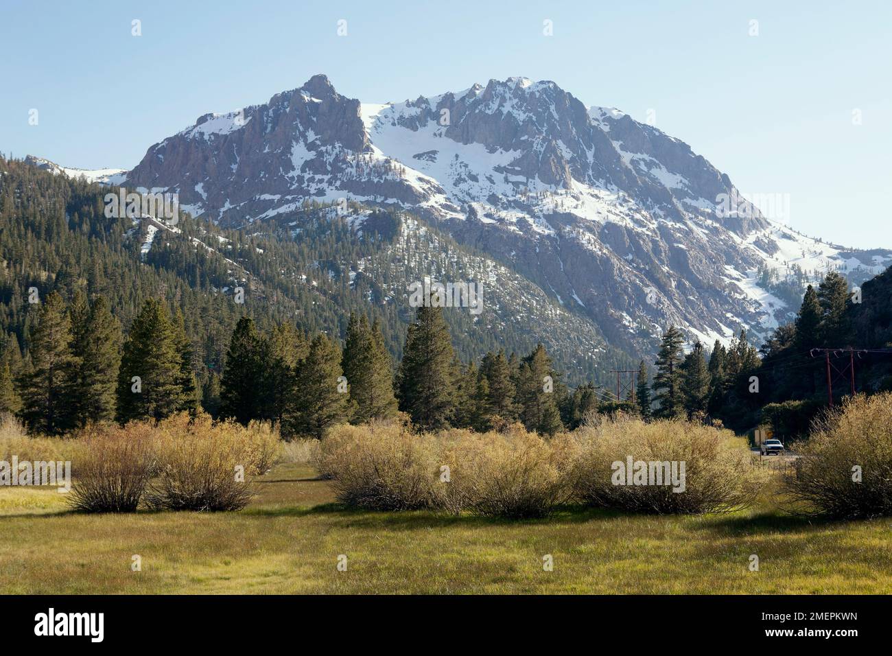 USA, California, Contea di Mono, Lago di giugno, Carson Peak Foto Stock