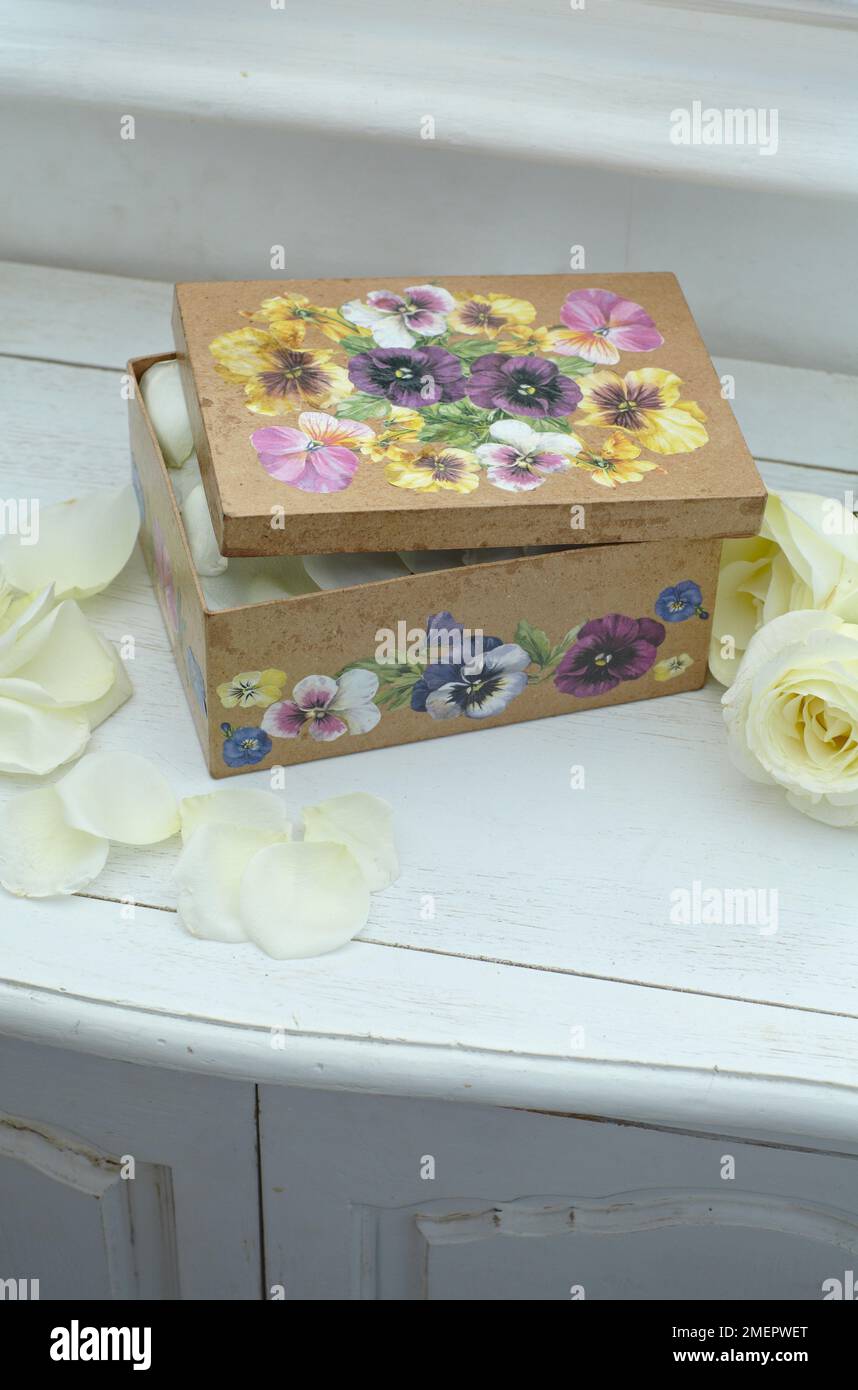 Decoupage keepsake box, primo piano Foto Stock