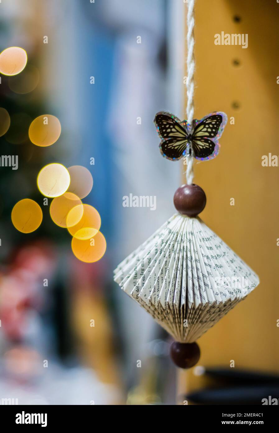 Book Craft un'opera decorativa realizzata dagli anziani in Danimarca Foto Stock