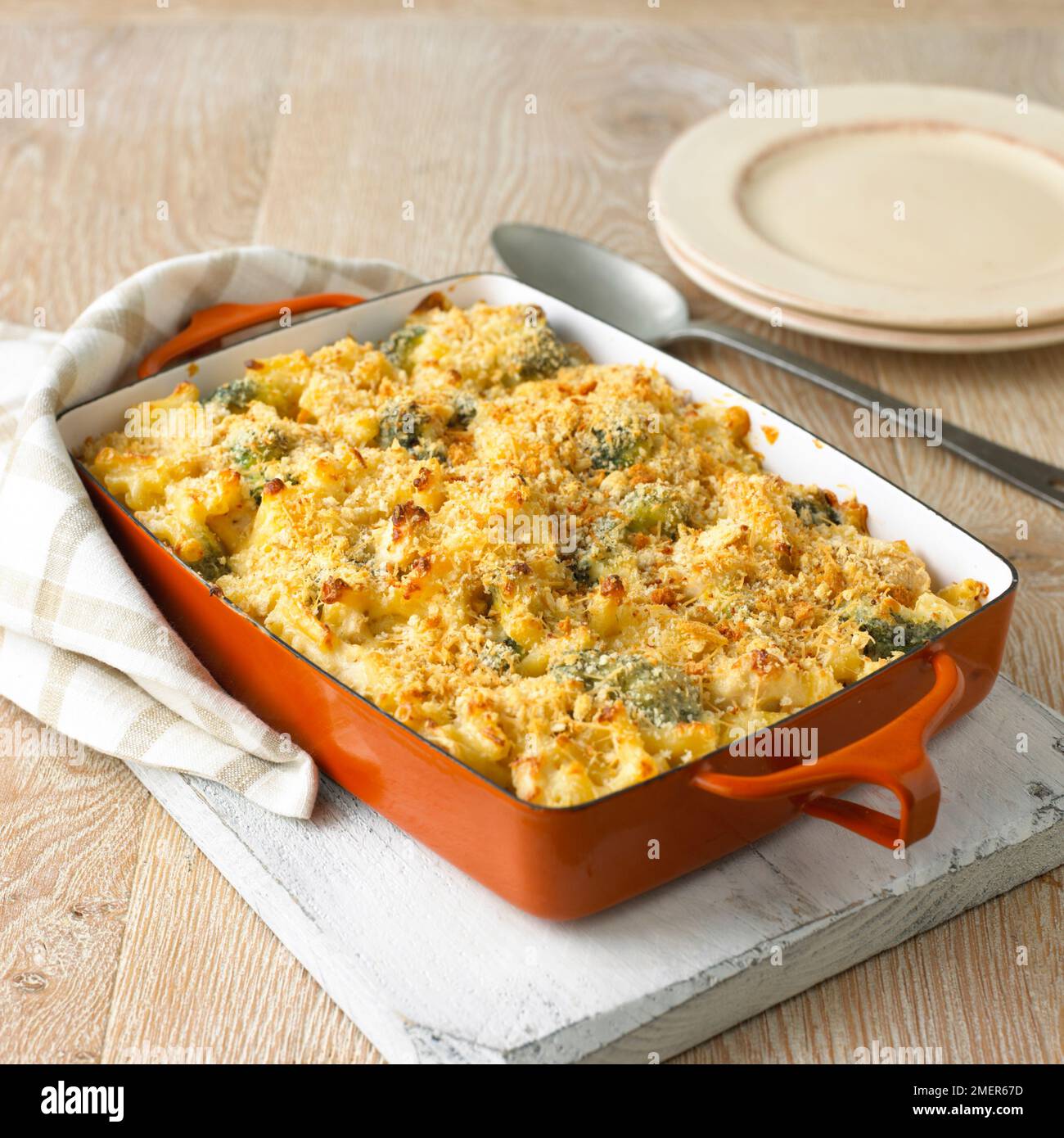 Pollo e broccoli al forno Foto Stock