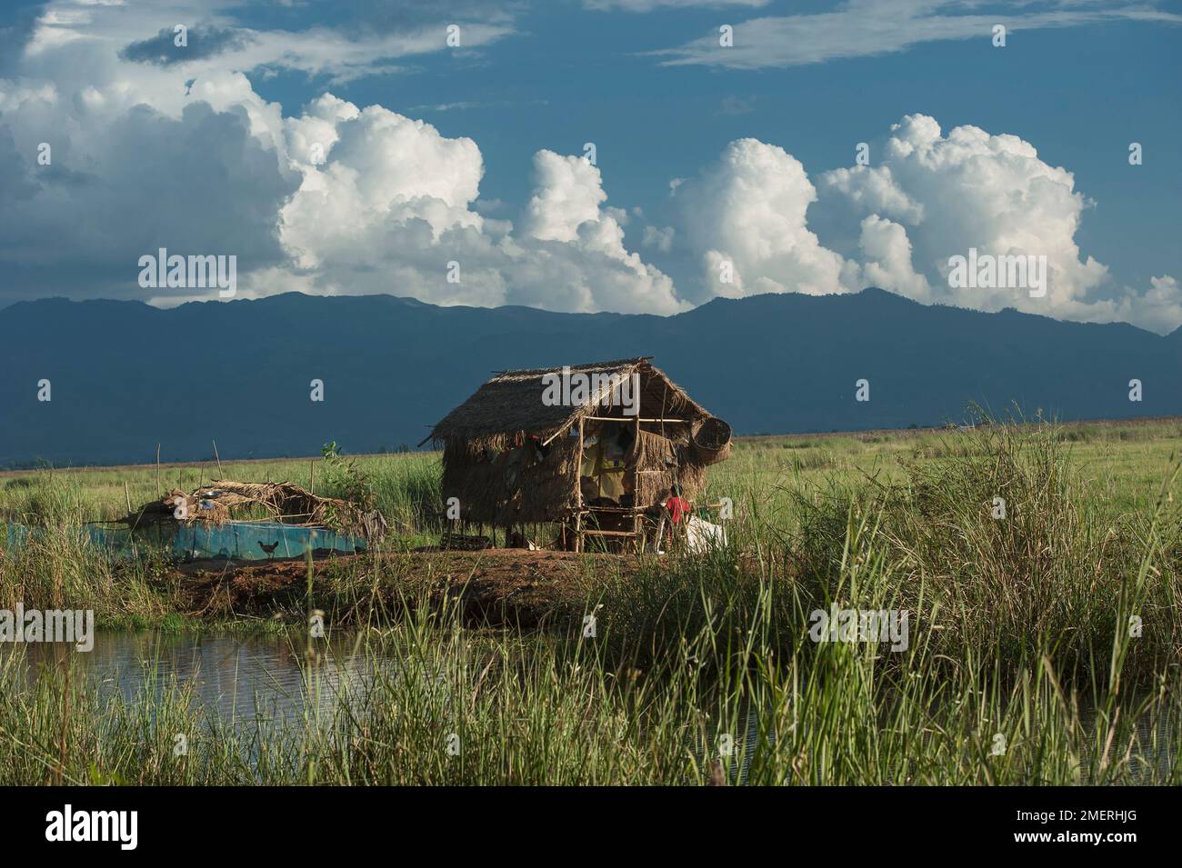 Myanmar, Myanmar orientale, Lago Inle, capanna palafitte in acqua Foto Stock