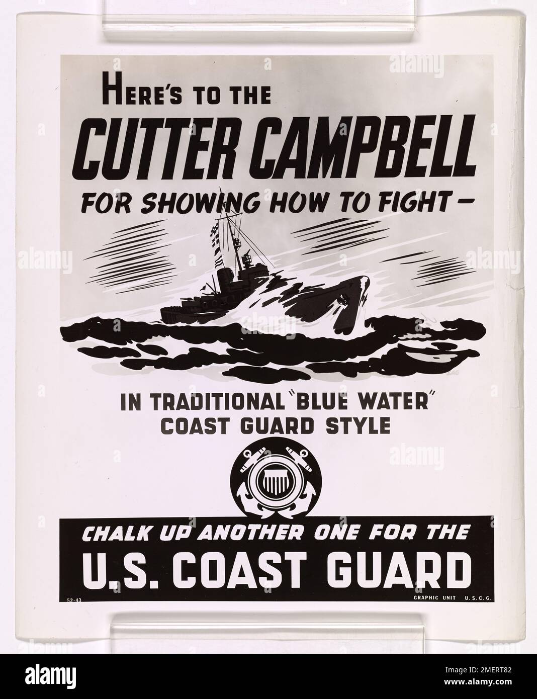 Un manifesto di reclutamento della Guardia Costiera onora il cutter della Guardia Costiera CAMPBELL, famoso per aver affondato un sottomarino tedesco durante la seconda guerra mondiale. Le azioni eroiche del cutter sono celebrate come parte dell'eredità della Guardia Costiera del servizio in tempo di guerra. Foto Stock