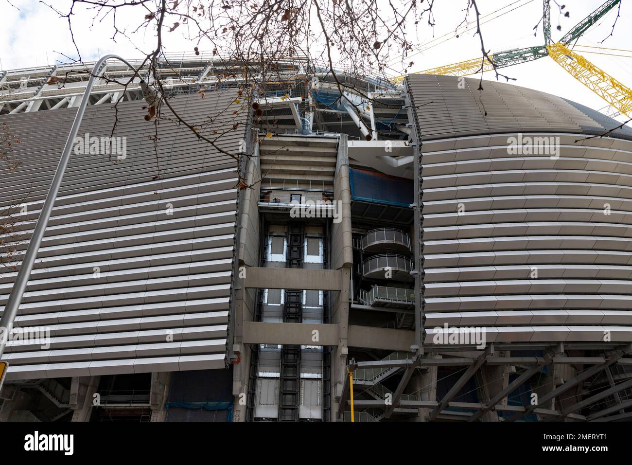 Santiago Bernabeu. Esterno dello stadio Santiago Bernabéu in lavori completi e ristrutturazione del luogo dove il Real Madrid C.F. Campo da calcio. Foto Stock