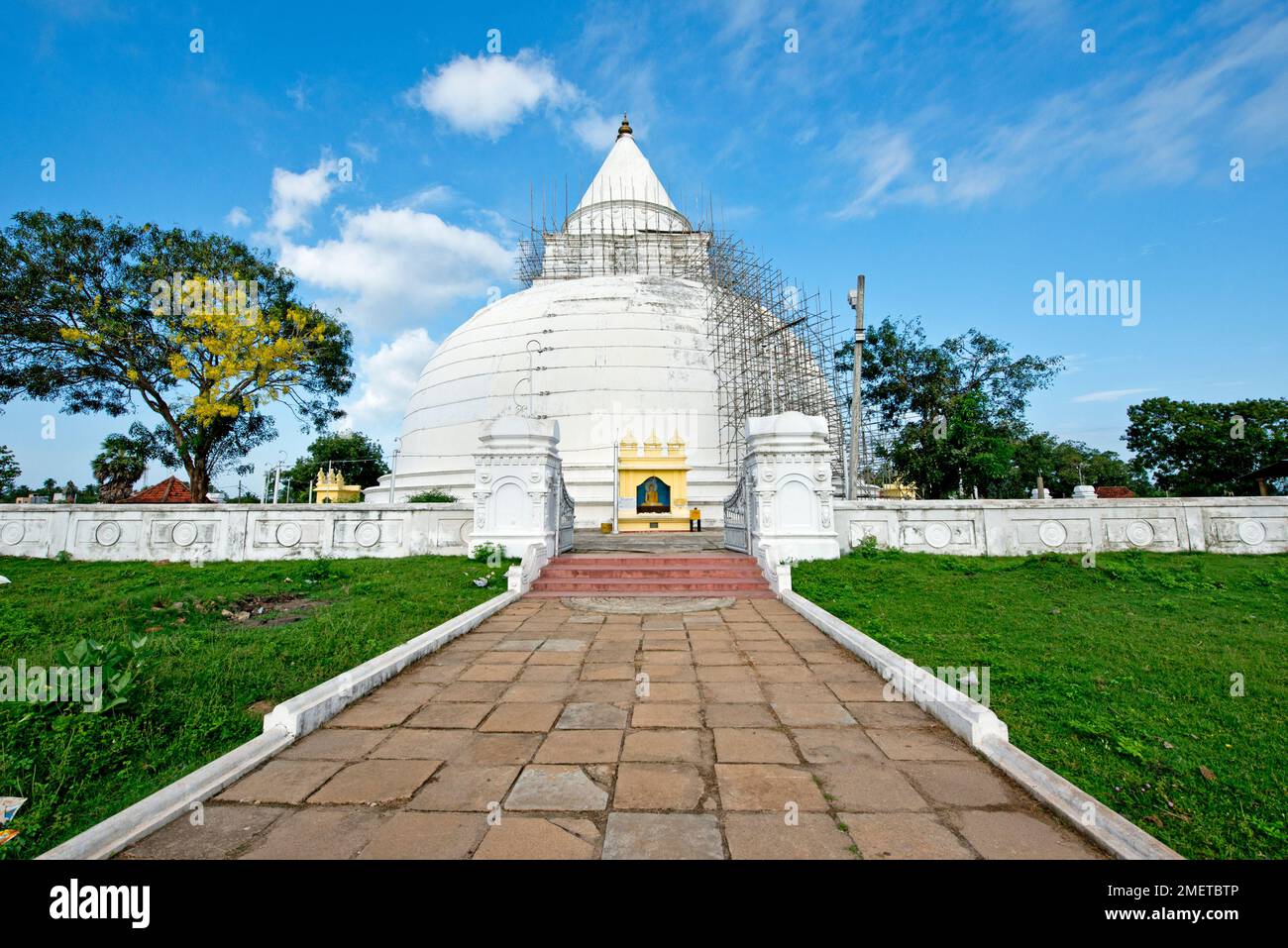 Dagoba, Provincia del Sud, Sri Lanka, Tissamaharama, impalcatura Foto Stock