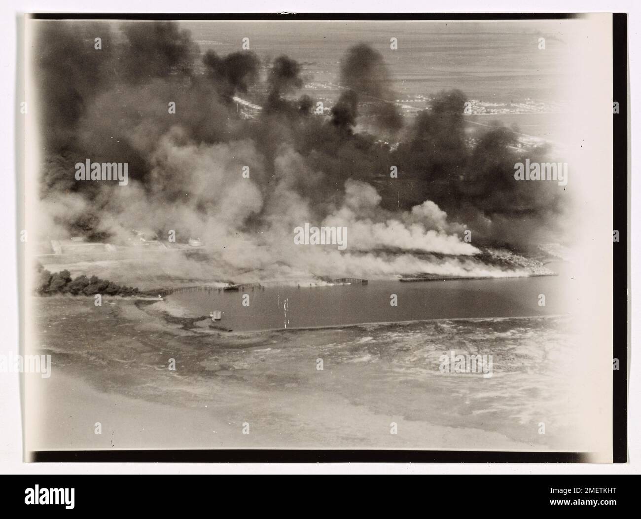 Una vista aerea del devastante incendio di Texas City, un enorme disastro industriale che si è verificato quando una nave che trasportava nitrato di ammonio è esplosa a Texas City nel 1947, causando una significativa distruzione. Foto Stock