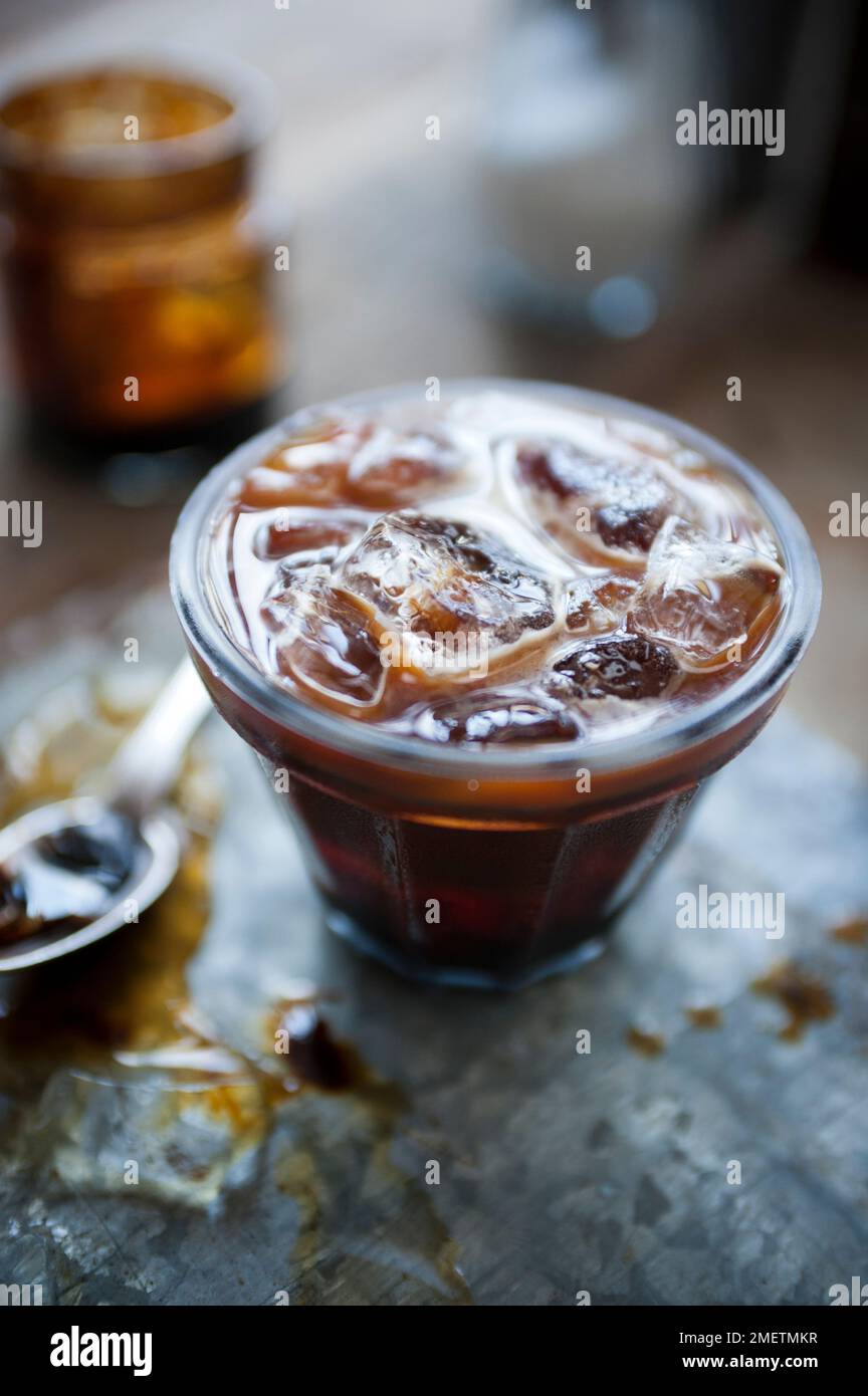 Bianco neve, combinazione di caffè freddo, sapori di fragola e liquirizia e ghiaccio Foto Stock