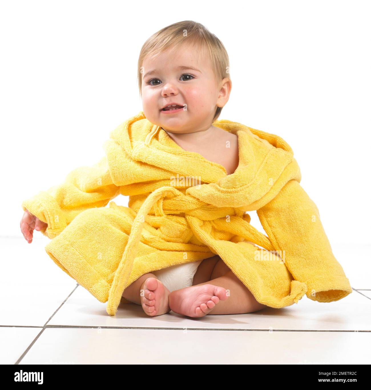 Bambina con vestito giallo, 12 mesi Foto Stock