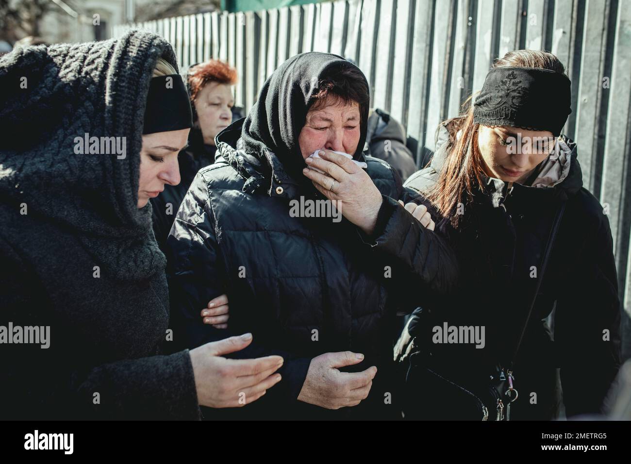 Funerali di Oleg Yashchishin, Kirilo Vishivaniy, Sergey Melnik e Rostislav Romanchuk nella chiesa gesuita di San Pietro e Paolo, i quattro ufficiali Foto Stock