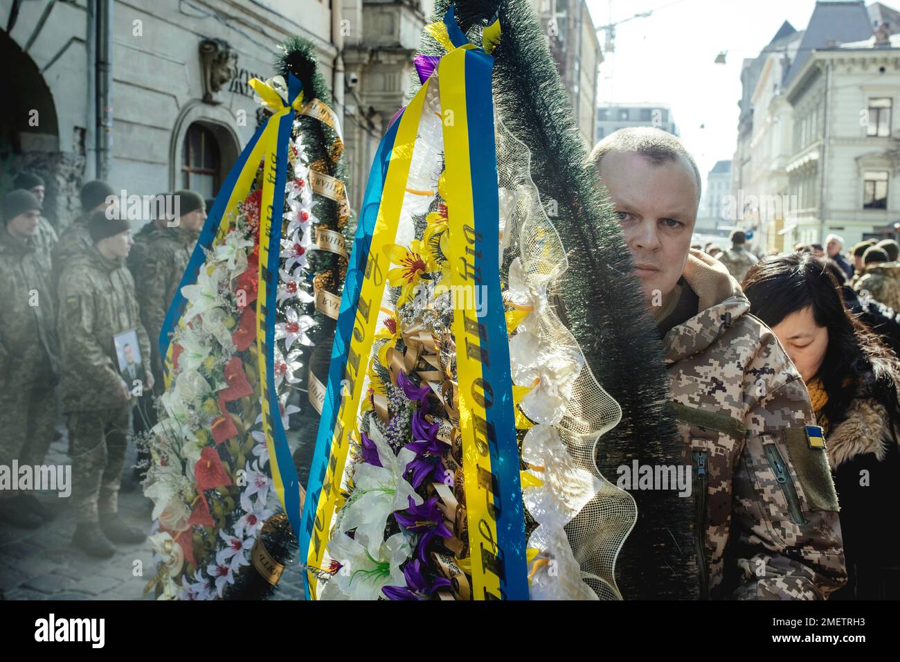 Sepoltura di Oleg Yashchishin, Kirilo Vishivaniy, Sergei Melnik e Rostislav Romanchuk nella chiesa gesuita di San Pietro e Paolo, i quattro ufficiali Foto Stock