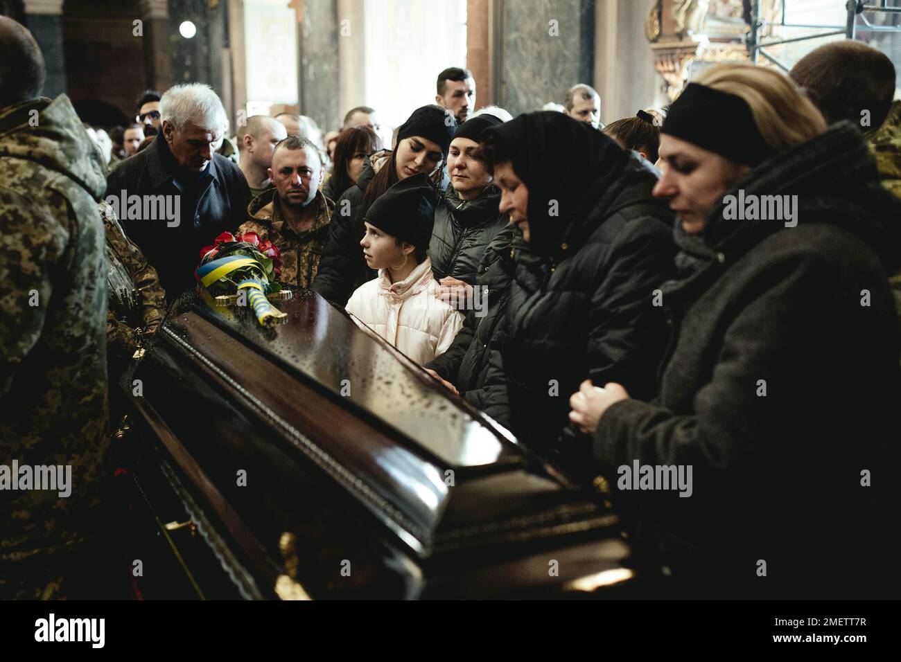 Funerali di Oleg Yashchishin, Kirilo Vishivaniy, Sergey Melnik e Rostislav Romanchuk nella chiesa gesuita di San Pietro e Paolo, i quattro ufficiali Foto Stock