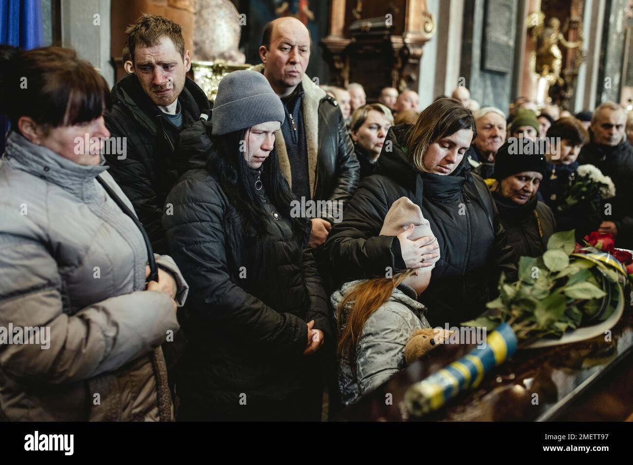 Funerali di Oleg Yashchishin, Kirilo Vishivaniy, Sergey Melnik e Rostislav Romanchuk nella chiesa gesuita di San Pietro e Paolo, i quattro ufficiali Foto Stock