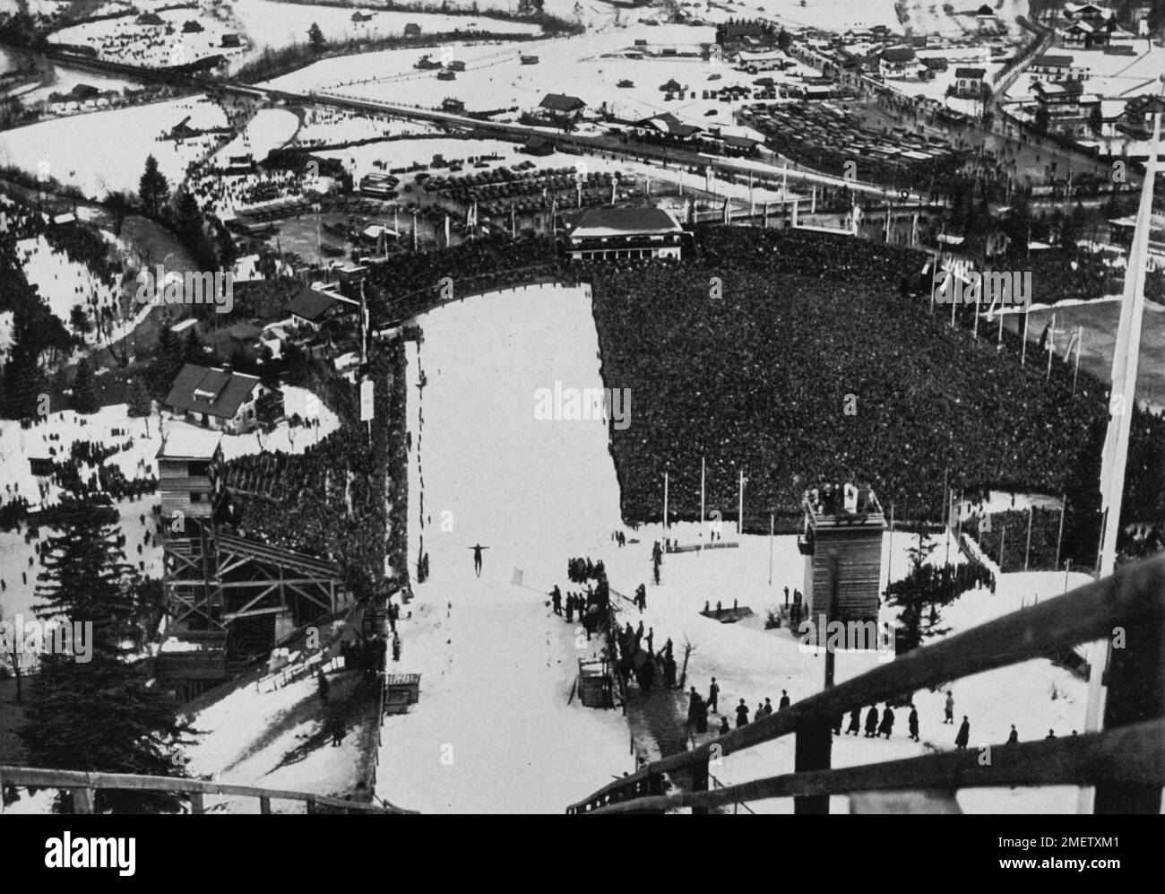 Vista dalla torre del grande trampolino olimpico, 130000 spettatori entusiasti Foto Stock