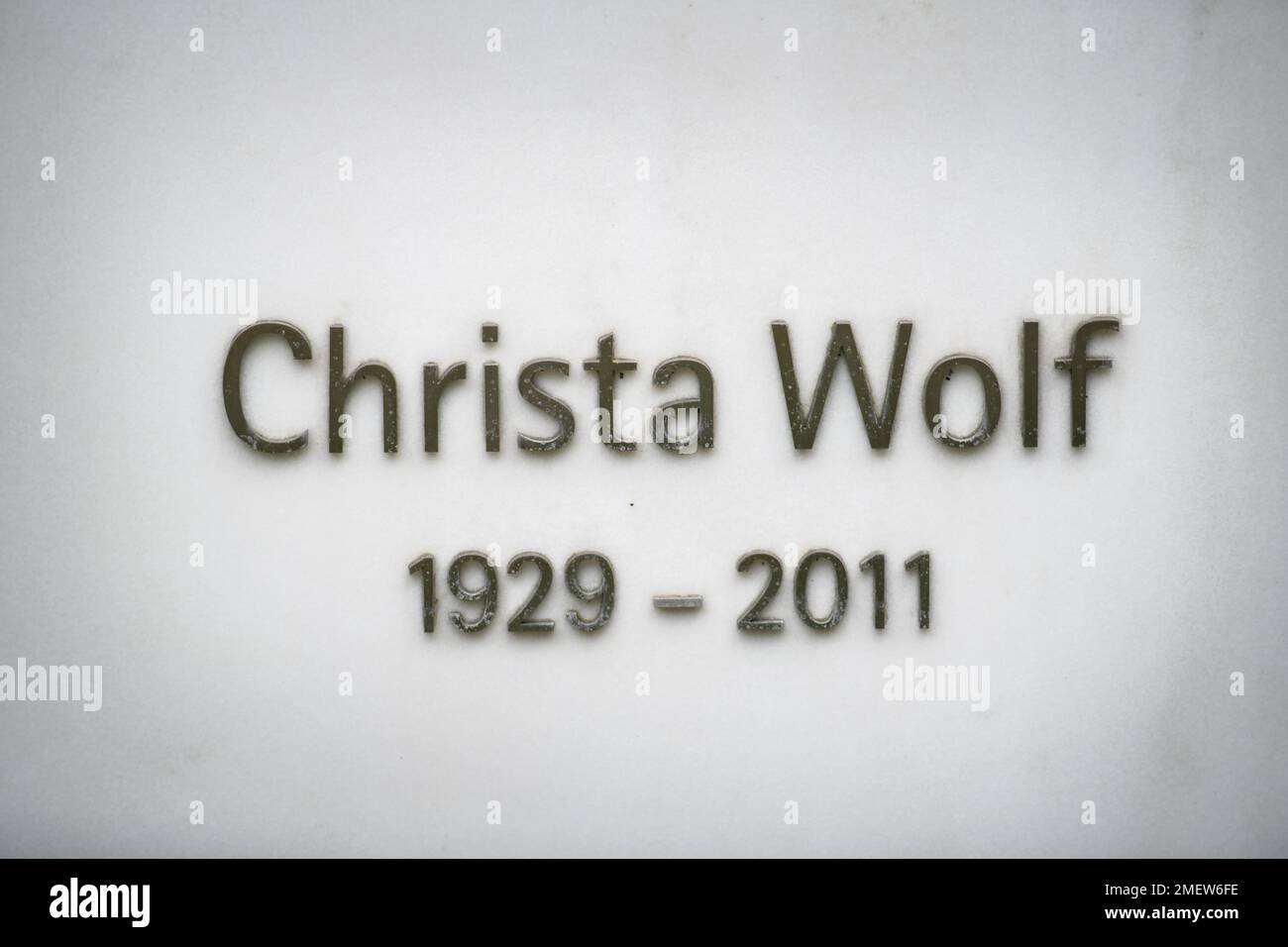 Grab Christa Wolf, Dorotheenstaedtischer Friedhof, Chausseestrasse, Mitte, Berlino, Germania Foto Stock
