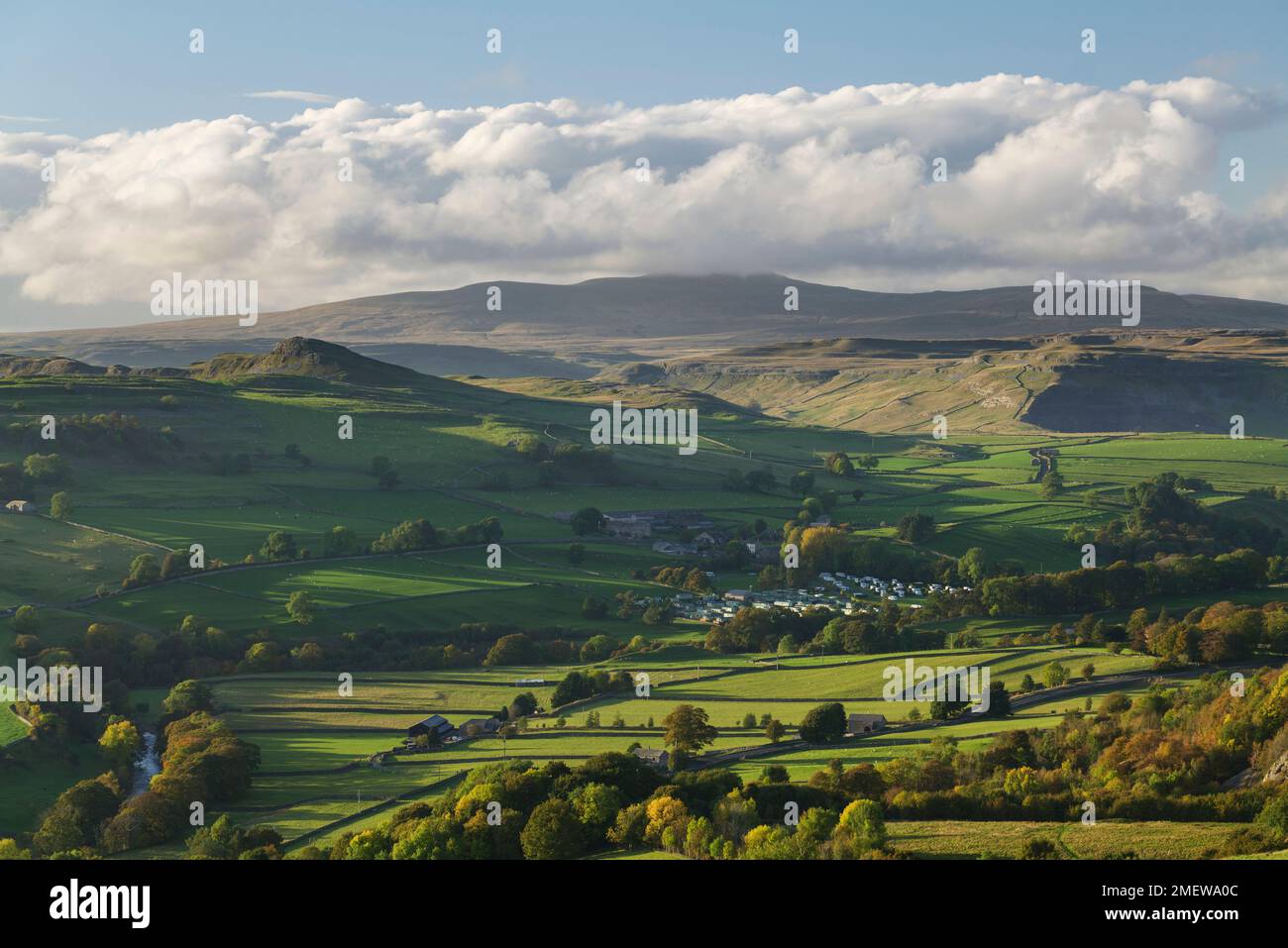 Horton a Ribblesdale e la Ribble Valley, Yorkshire Dales National Park, Inghilterra Foto Stock
