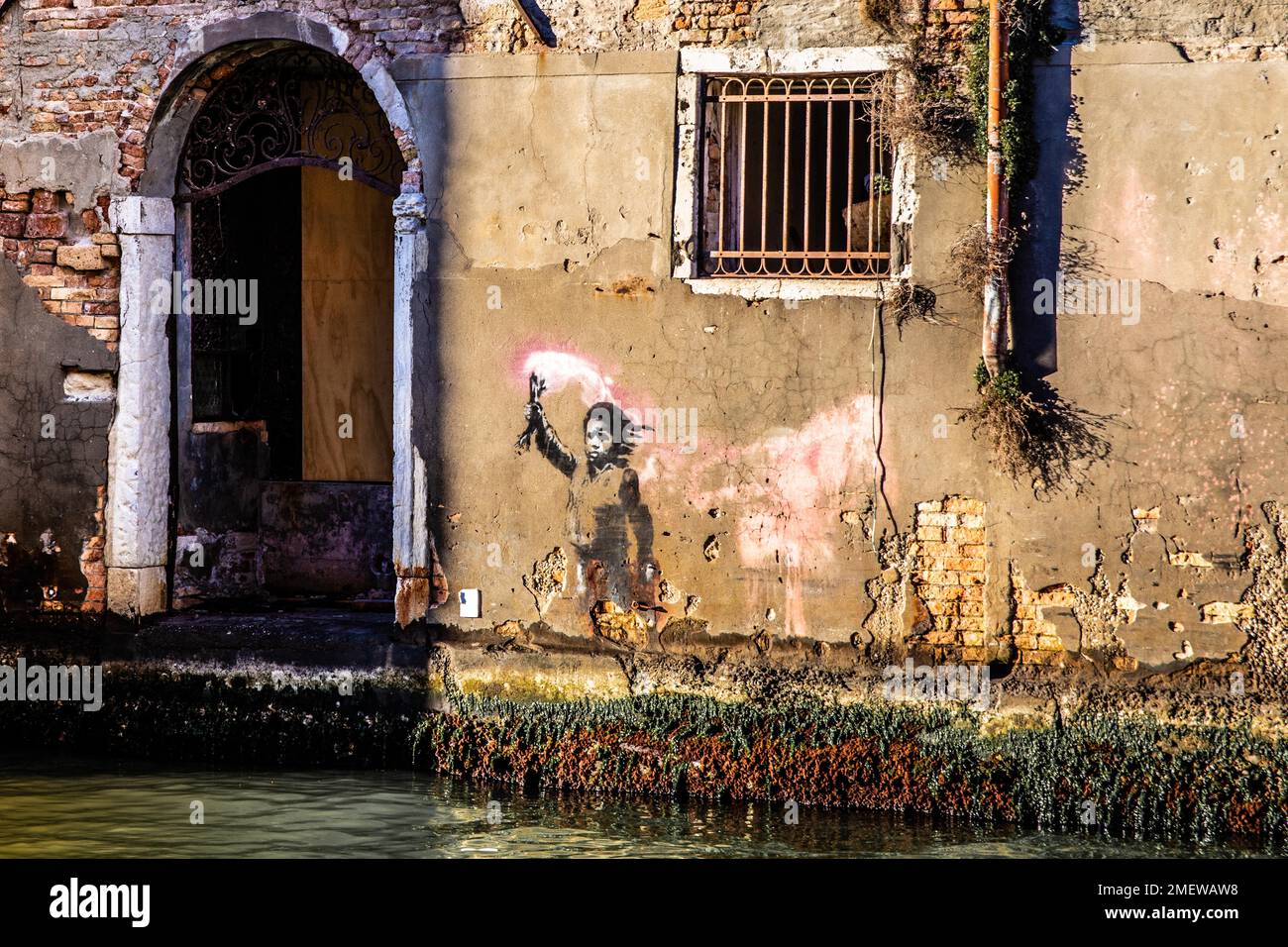 Venezia Migrant Bambino, Venezia, 2020, Banksy, artista di strada, Italia Foto Stock