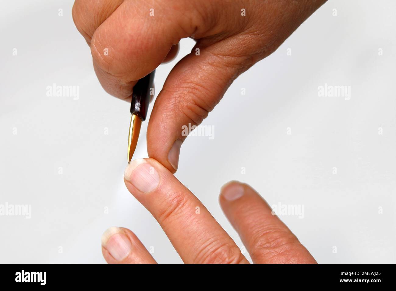 Le unghie pulite sono importanti Foto Stock