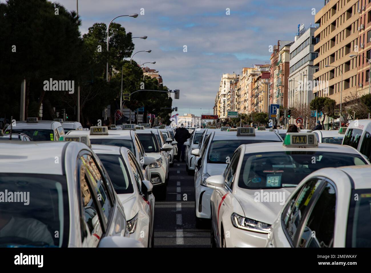 Cabina. Taxi. Tassisti dimostrazione di tassisti attraverso le strade della città di Madrid contro il governo regionale. In Spagna. Foto Stock