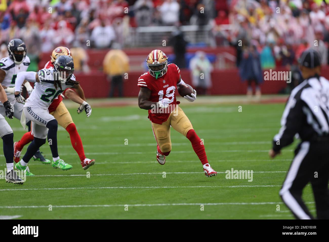 Il wide receiver dei San Francisco 49ers Deebo Samuel (19) durante la partita delle wildcard della NFL sabato 14 gennaio 2023 al Levi's Stadium di Santa Clara, California. I 49ers vinsero la partita 41 a 23. (Peter Read Miller / immagine dello sport) Foto Stock