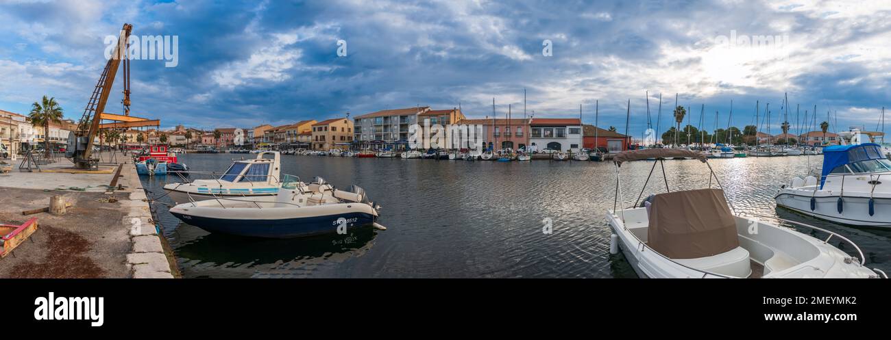 Panorama del porto di Mèze nel sud della Francia, in Occitanie Foto Stock