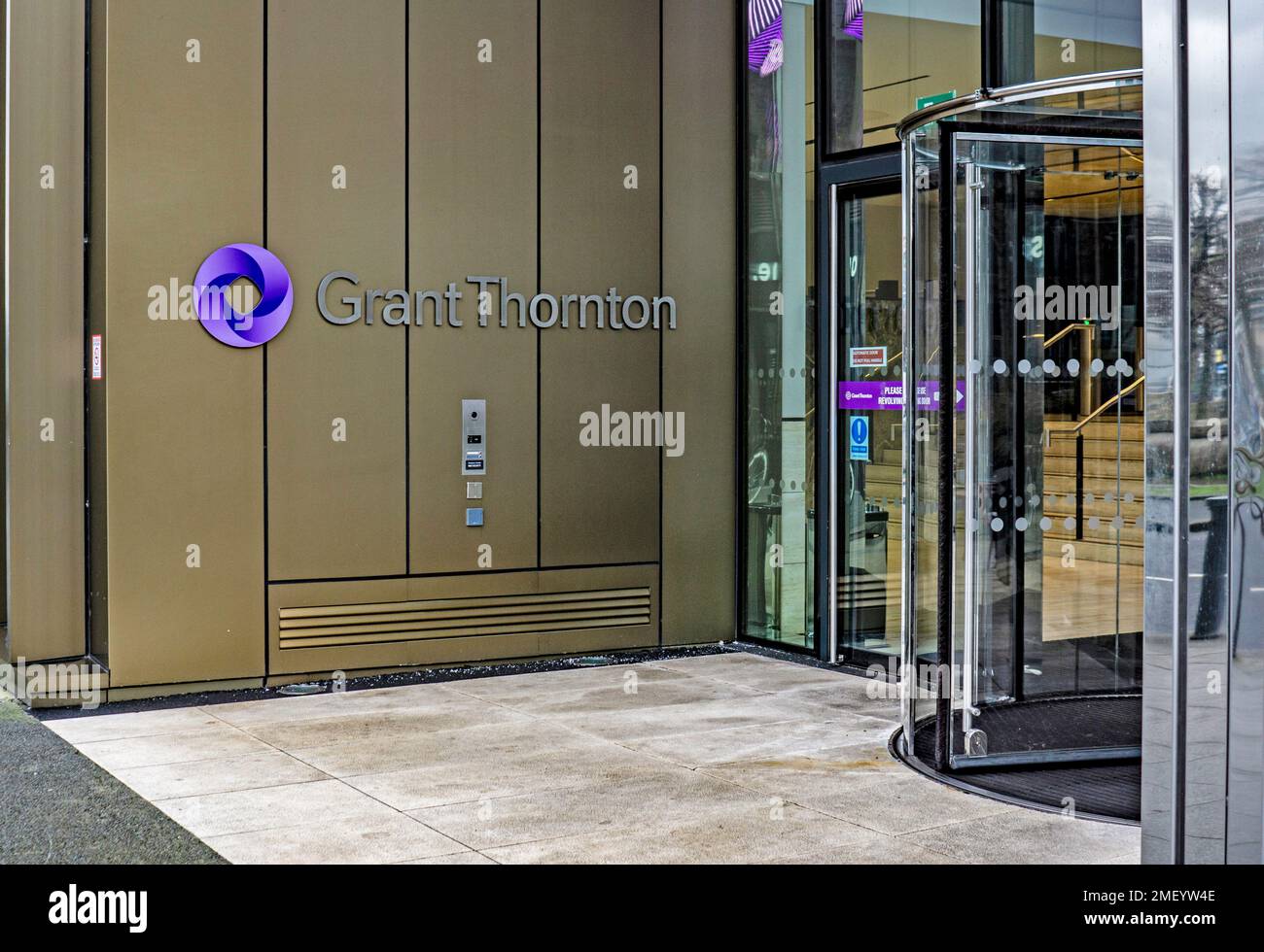 Gli uffici di Grant Thornton su City Quay, Dublino, Irlanda. Revisori, contabili, consulenti finanziari, servizi finanziari, consulenza fiscale e legale. Foto Stock